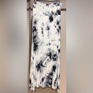 NWOT Women’s Natural Life Tie Dye Skirt - Medium